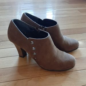 Aerosole Tan Booties